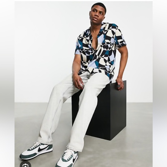 ASOS Design Button Down Revere Short Sleeve Shirt in Black/Cream Geo Print - Picture 2 of 8